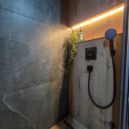 Adj Apartmens